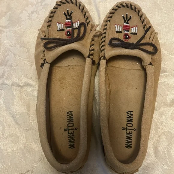 Ladies Minnetonka size 9 moccasins - Picture 6 of 8